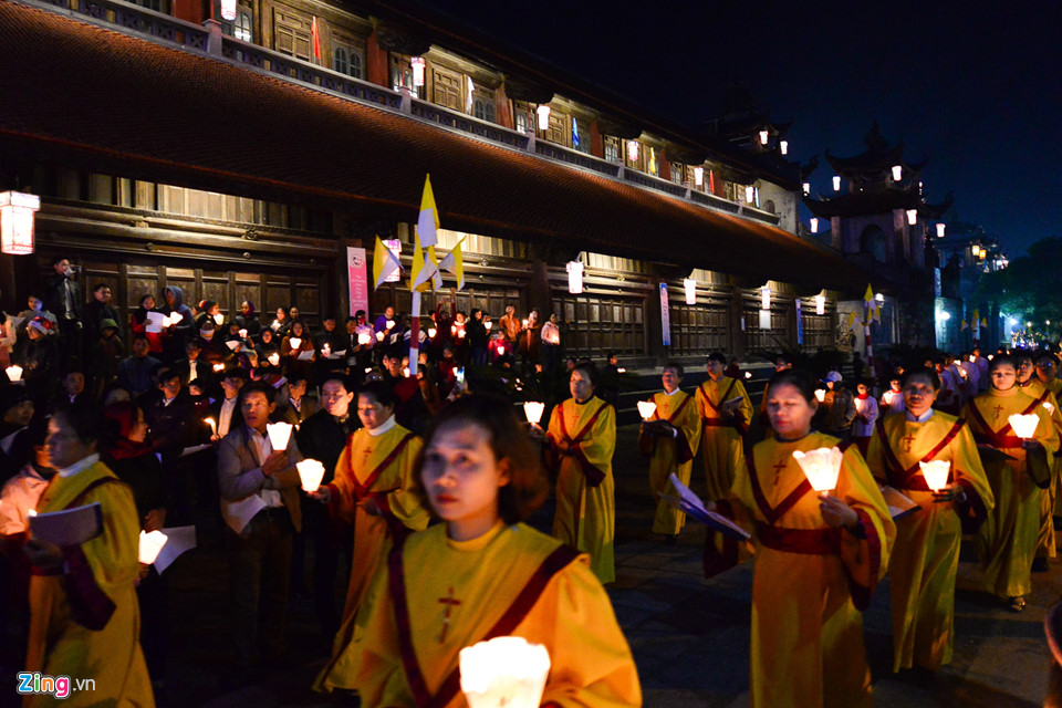 Hàng nghìn người rước tượng Chúa Hài Đồng đêm Giáng sinh